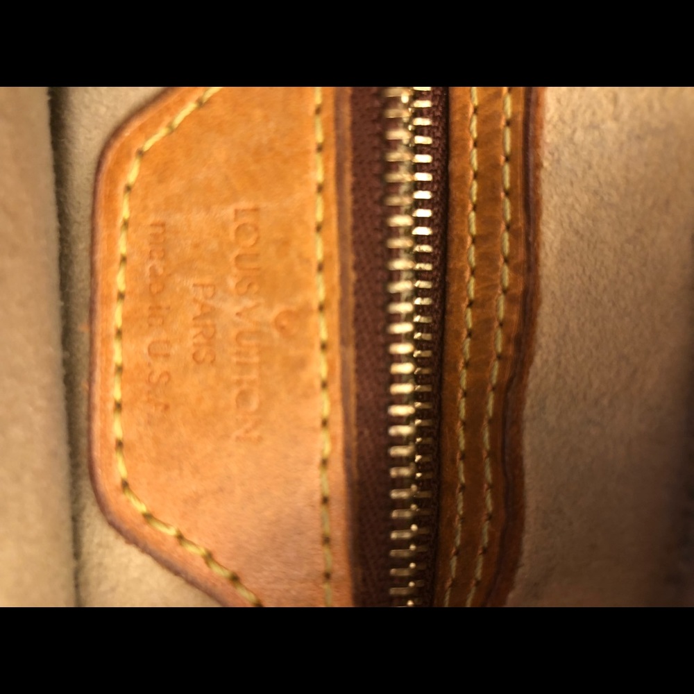 Louis Vuitton authentic Looping medium hobo bag.